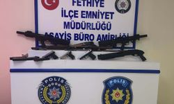 İş yerinin önüne bırakılan çantada silahlar bulundu