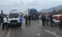 Isparta’da TIR ile 2 otomobil çarpıştı: 2 ölü, 3 yaralı