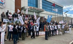 İzmir'de Çiğli Belediyesi memurları haklarını alamadıkları için işi bıraktı