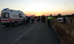 Kilis'te minibüs otomobille çarpıştı