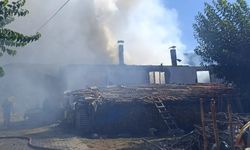 Kütahya'da çıkan yangında 2 ev alevlere teslim oldu
