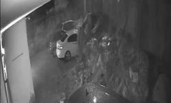 Maltepe'de istinat duvarı otomobillerin üzerine düştü