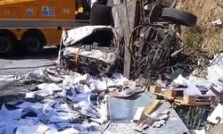 Sarıyer'de kamyon yola düştü