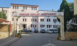Siirt'te hafif ticari araç minibüse çarptı