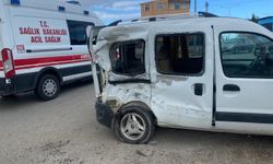 Sinop'ta 2 motosiklet hafif ticari araçla çarpıştı: Yaralılar var