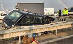 Şoförün kontrolünden çıkan otomobil rejüfe çarptı