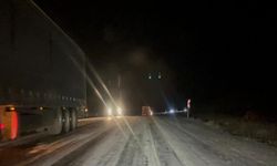 TIR'lar Ilgar Geçidi'nde mahsur kaldı