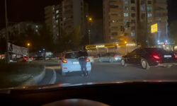 Trafik polisinden yolda kalan sürücüye yardım