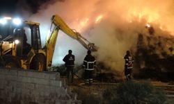 Yaklaşık 600 ton saman balyası alev topuna dönüştü