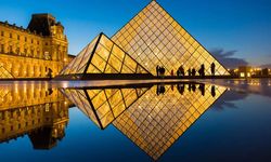 Bakan duyurdu: Louvre Müzesi pazar günleri kapalı olacak
