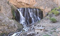 Kapuzbaşı Şelaleleri Yıl Boyu Akıyor