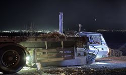 Karaman'da otomobil park halindeki tıra arkadan çarptı