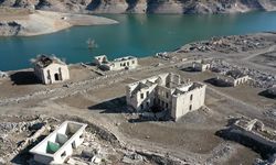 Kars'ta baraj suları çekilince köy gün yüzüne çıktı