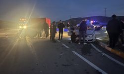 Sivas'ta traktör ve otomobil çarpıştı