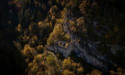 Tarihi Sümela ile Vazelon manastırları sonbaharın renkleriyle bütünleşti