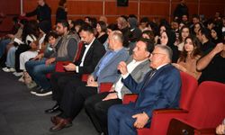 Vali Çiçek ve Başkan Büyükkılıç, Aşık Veysel tiyatro oyununda bir araya geldi