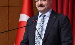 226 doktora mezunu, şarkılar eşliğinde belge aldı