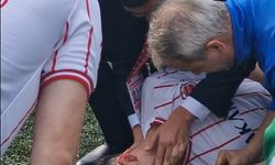 Amatör maçta çarpışan futbolcu bilincini kaybetti