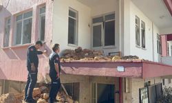 Antalya'da metruk binayı alevler sardı