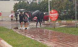 Antalya'da şiddetli yağış hayatı felç etti