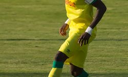 AVM'de Papy Djilobodji'ye şemsiyeli saldırı