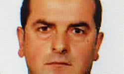 Belediye işçisi çöp kamyonunun altında kalarak öldü; kaza anı kameraya yansıdı