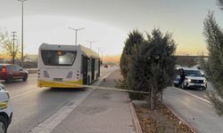 Belediye otobüsünde çıkan tartışma bıçaklı kavgaya dönüştü: 1 yaralı