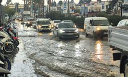 Bodrum'da kuvvetli sağanak yağış yaşamı felç etti