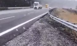 Bolu'da otoyol geçişinde kar yağdı