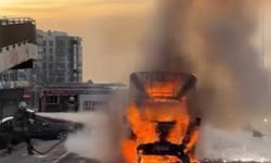 Büyükçekmece'de yanan kamyonet hurdaya döndü