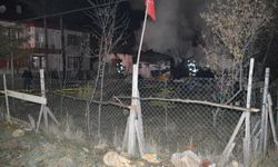 Çubuk'ta Zihinsel Engelli 3 Kardeşin Evi Kül Oldu