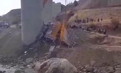 Diyarbakır'da viyadük inşaatındaki iskele çöktü