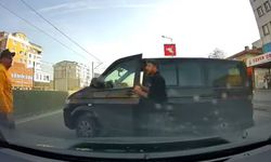 El freni çekilmeyen minibüs, hareket edip, yola indi