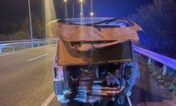 Hafif ticari araç ve çekici çarpıştı