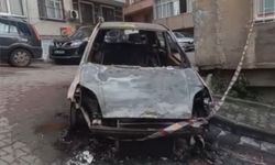 Kağıthane’de Park Halindeki Otomobil Alev Aldı