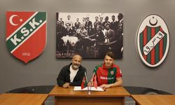 Karşıyaka'nın genç kalecisi profesyonel imza attı