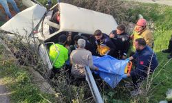 Kırkağaç'ta Otomobil Şarampole Devrildi