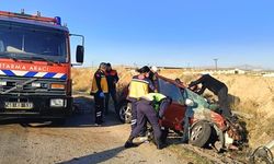 Kırşehir'de kamyon ve otomobil çarpıştı