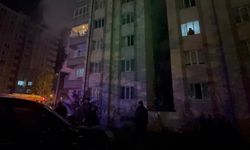 Kütahya'da 8 katlı apartman alev aldı