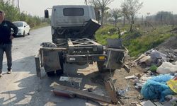 Manisa'da kamyonete tren çarptı