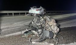 Manisa'da otomobil kamyona arkadan çarptı