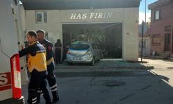 Otomobil fırına daldı