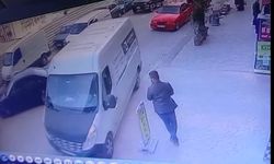 Otopark görevlisi geri geri giden minibüsü son anda durdurdu