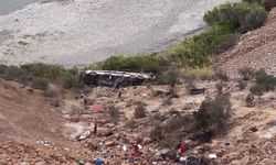 Peru'da feci otobüs kazası: 37 ölü