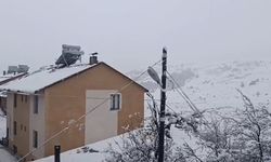 Sivas'ta sağanak yerini kar yağışına bıraktı