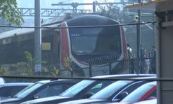 Trene binmek isterken ayağı arada kaldı