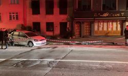 Üsküdar'da Otomobil Duvara Çarptı