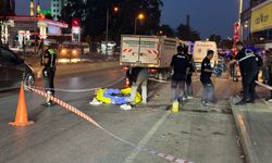 Yolun karşısına geçen yaaya kamyon çarptı