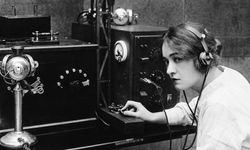 Eter Dalgalarındaki İlk Ses: Dünyanın İlk Radyo Yayını