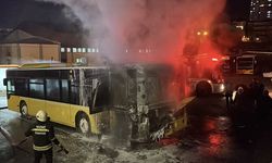Park halindeki halk otobüsü alev aldı